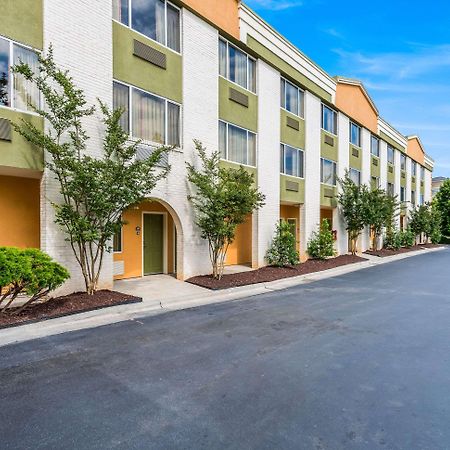Quality Inn Huntersville Near Lake Norman Exterior photo
