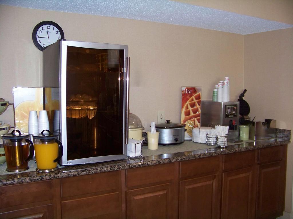 Quality Inn Huntersville Near Lake Norman Exterior photo