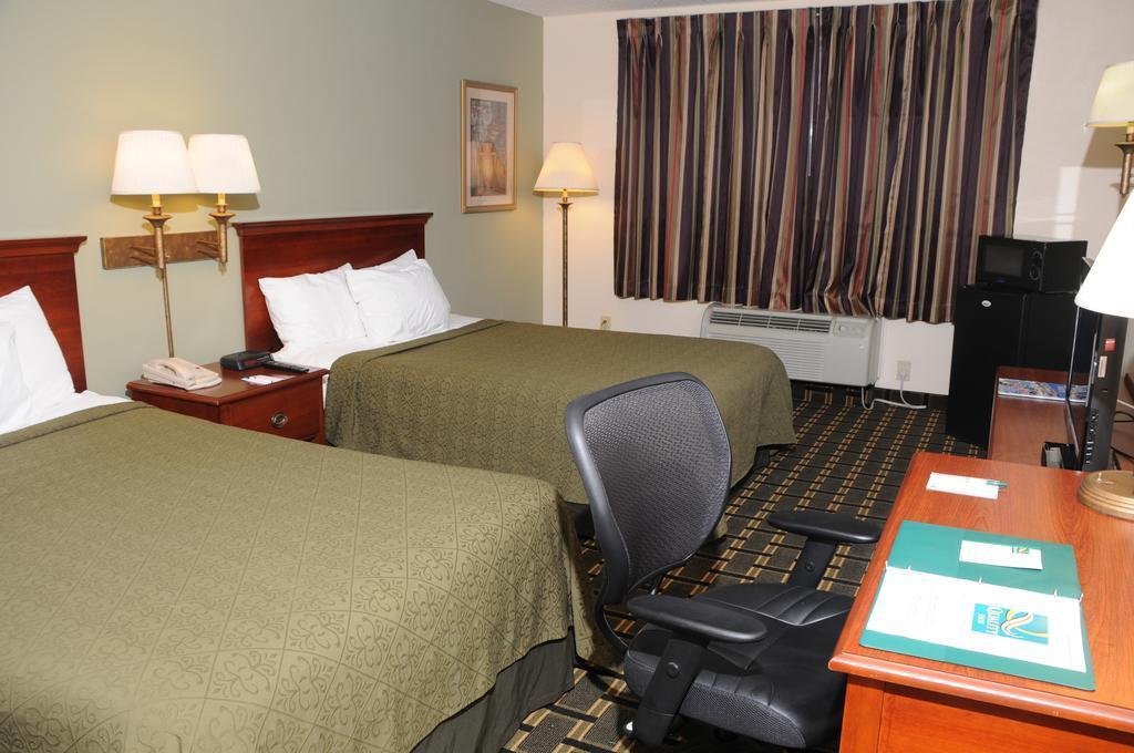 Quality Inn Huntersville Near Lake Norman Exterior photo