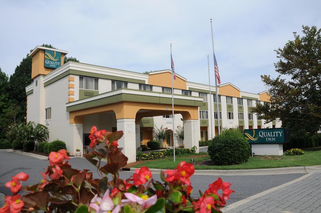 Quality Inn Huntersville Near Lake Norman Exterior photo