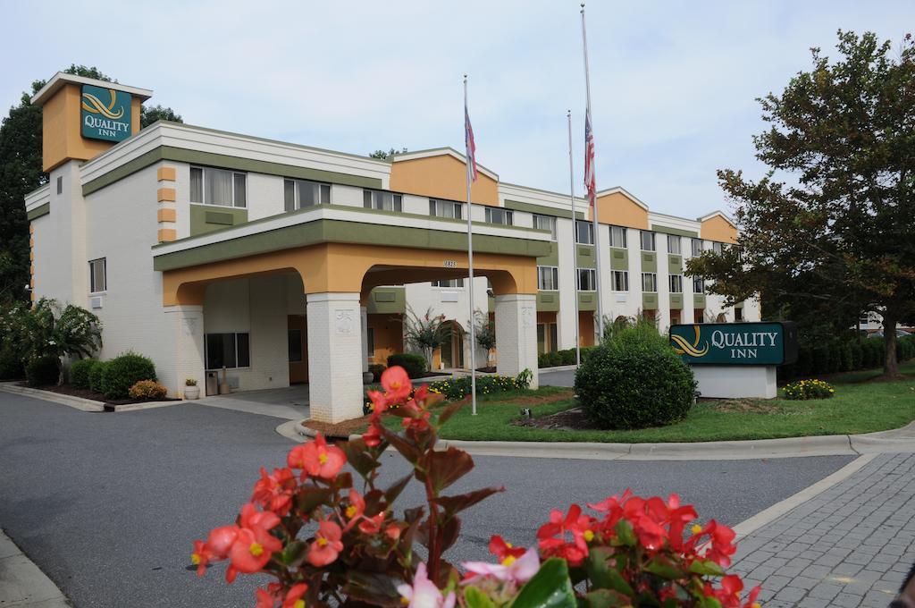 Quality Inn Huntersville Near Lake Norman Exterior photo