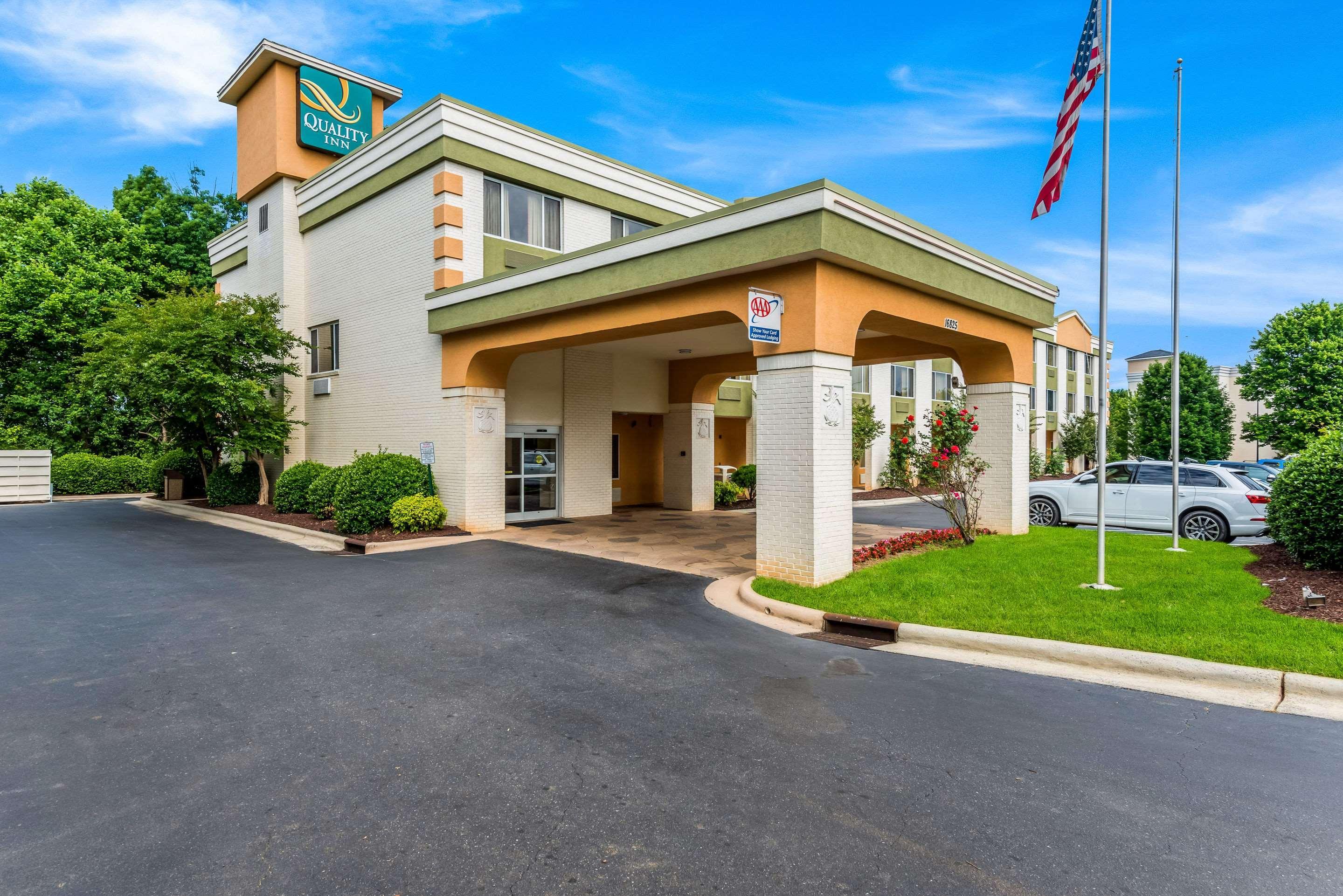 Quality Inn Huntersville Near Lake Norman Exterior photo