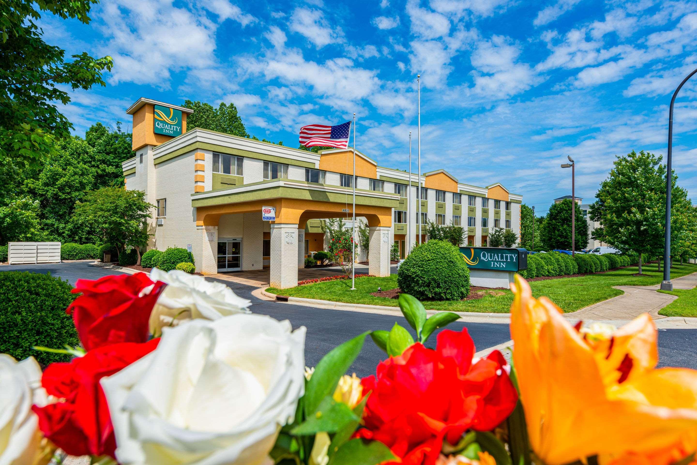 Quality Inn Huntersville Near Lake Norman Exterior photo