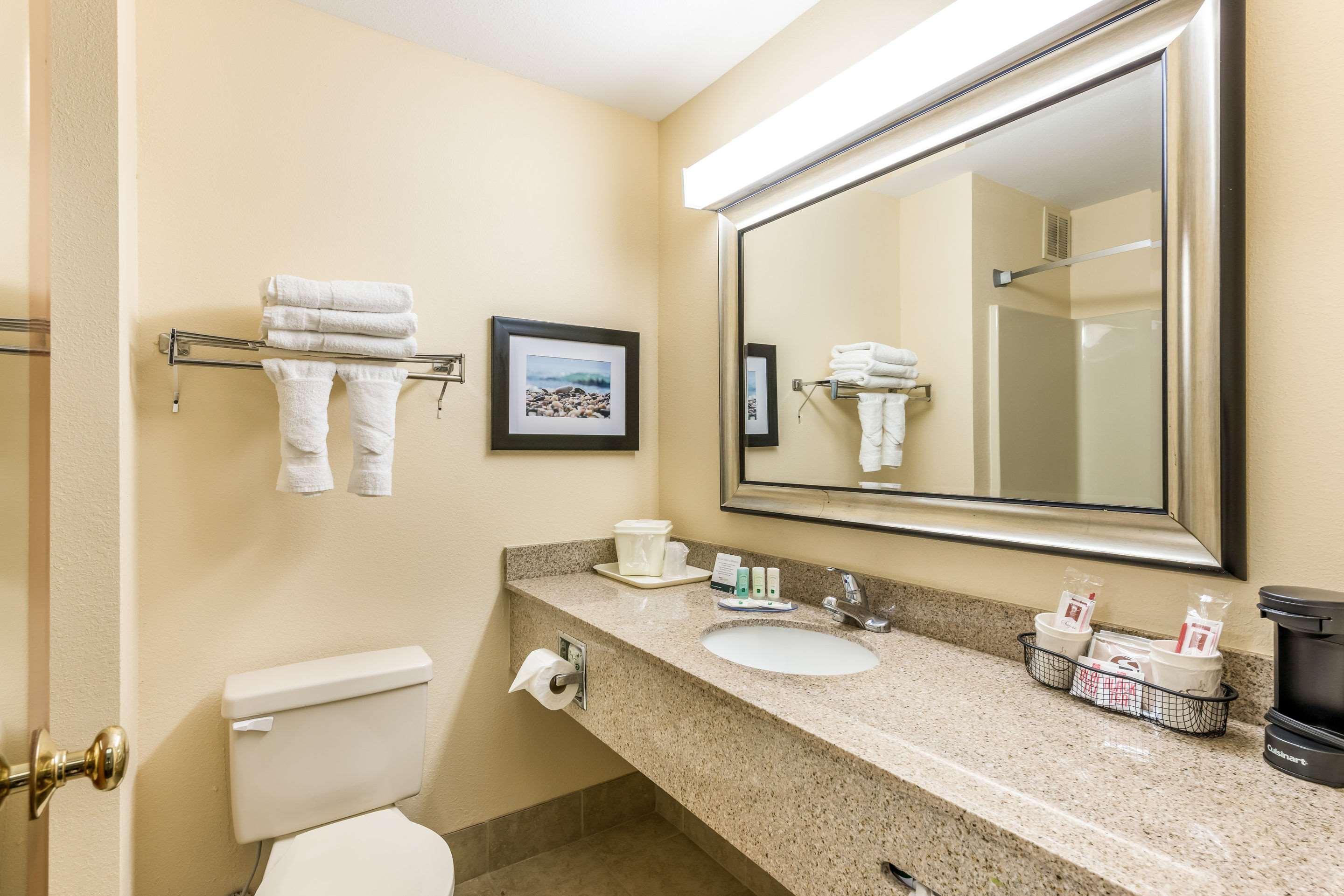Quality Inn Huntersville Near Lake Norman Exterior photo