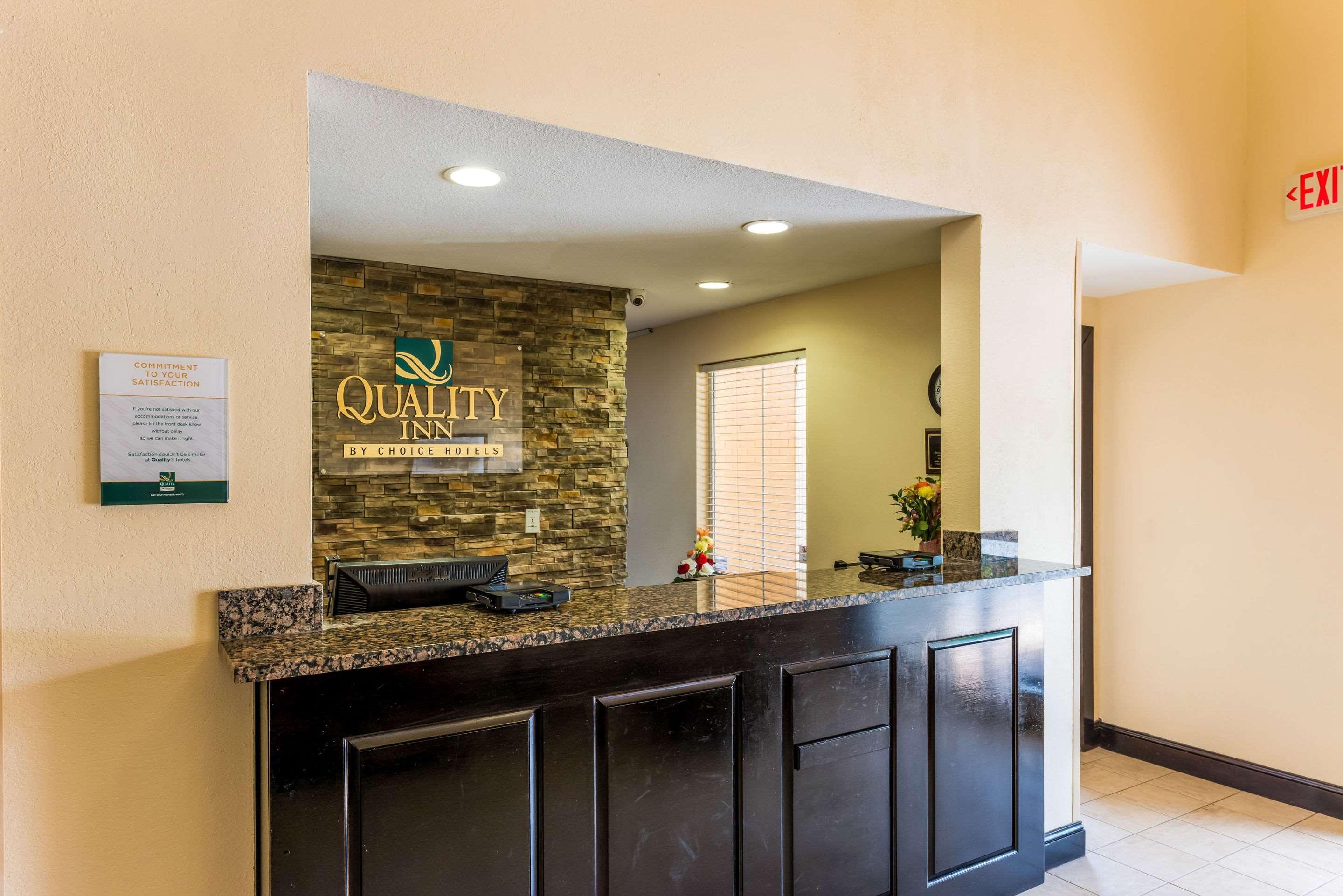 Quality Inn Huntersville Near Lake Norman Exterior photo