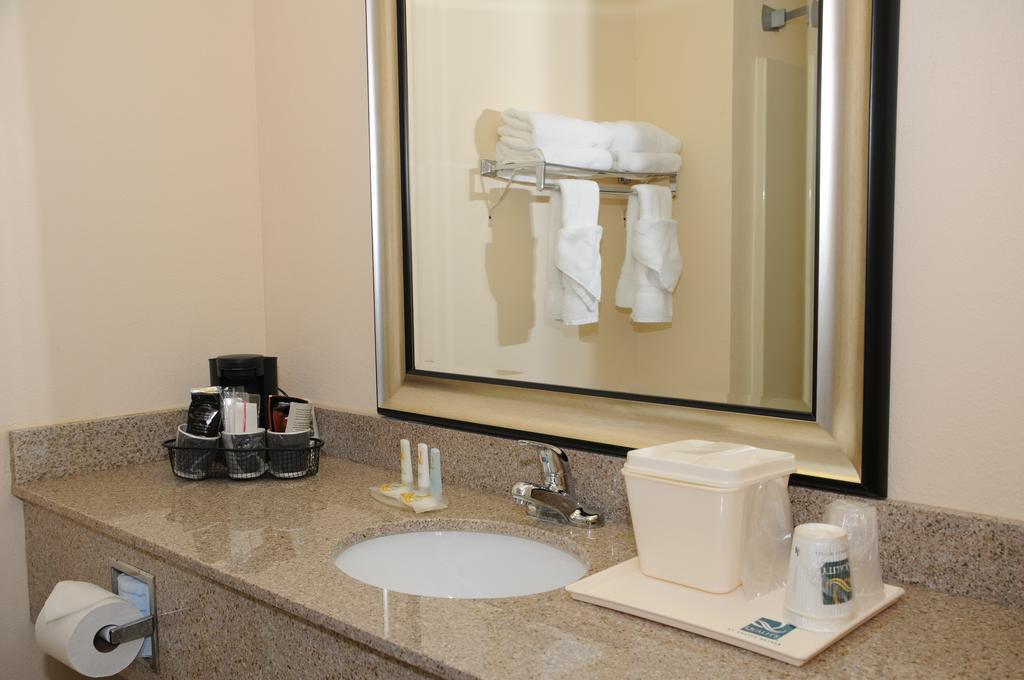 Quality Inn Huntersville Near Lake Norman Exterior photo