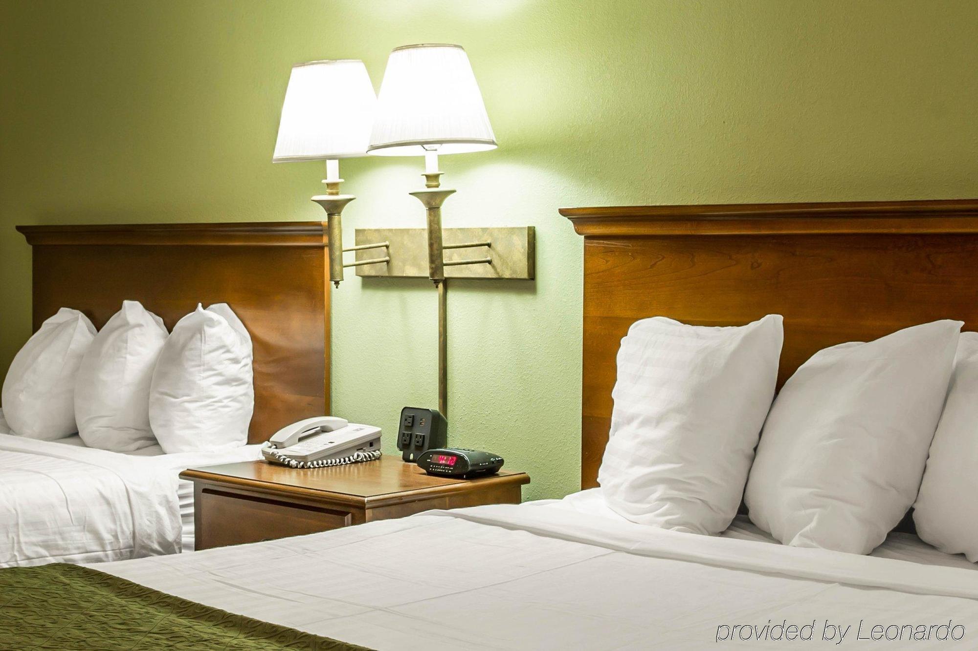 Quality Inn Huntersville Near Lake Norman Exterior photo