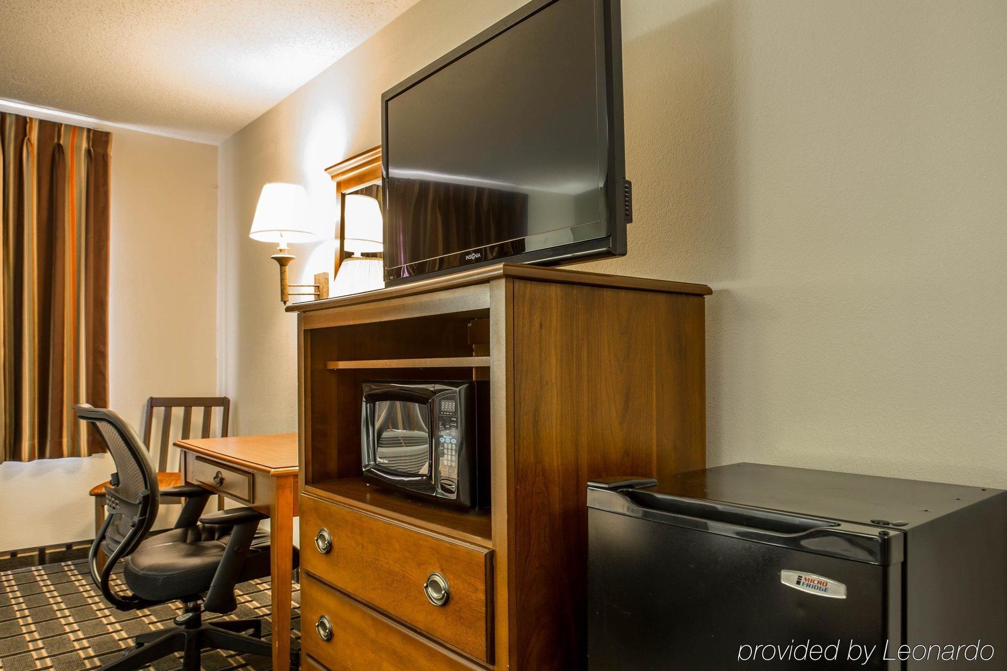 Quality Inn Huntersville Near Lake Norman Exterior photo