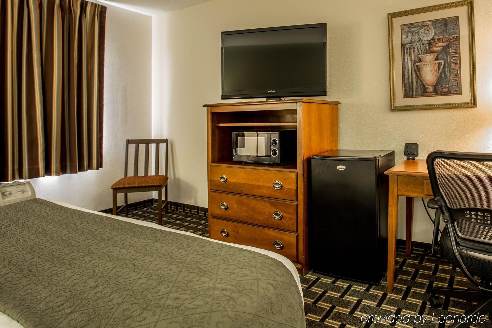 Quality Inn Huntersville Near Lake Norman Exterior photo