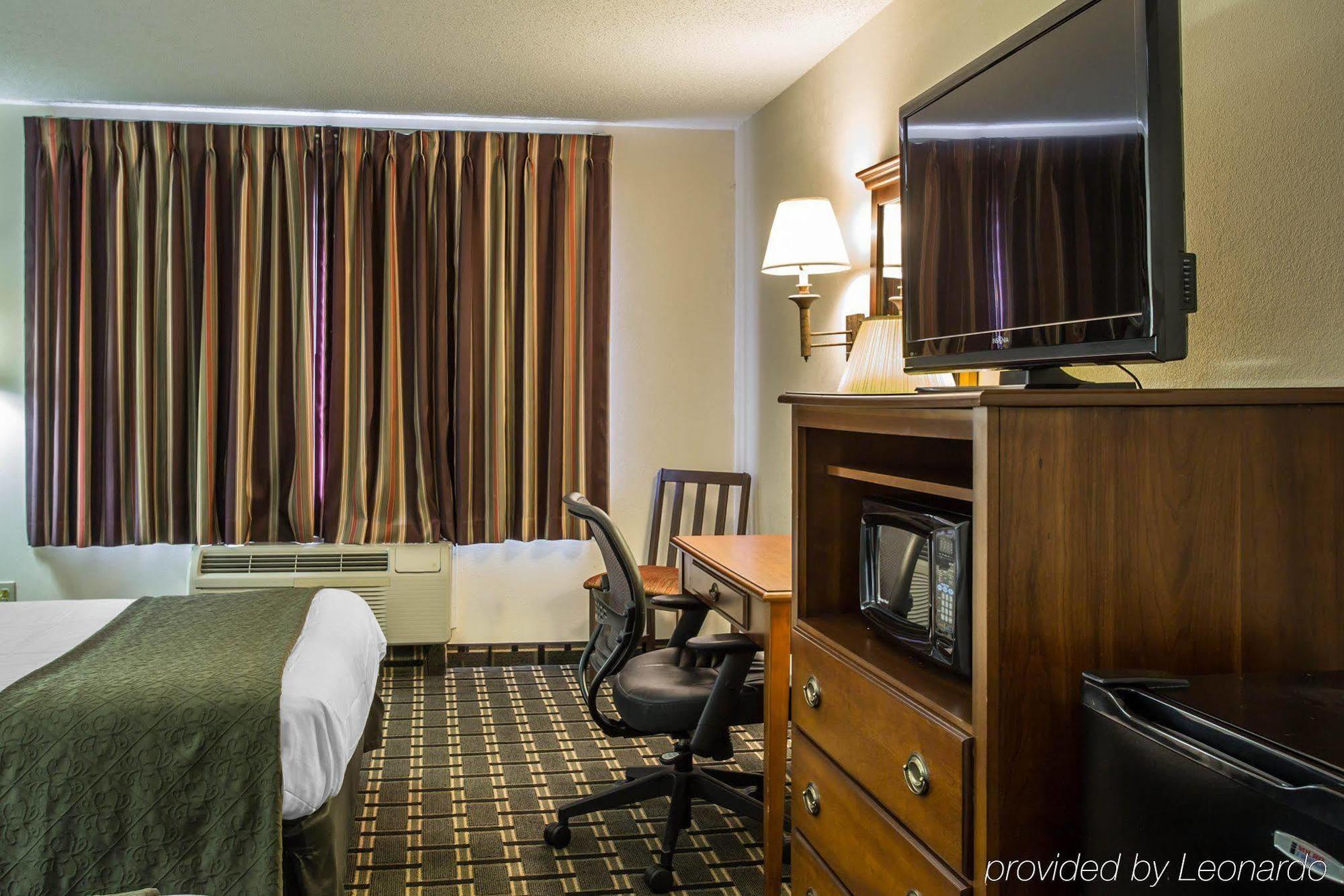 Quality Inn Huntersville Near Lake Norman Exterior photo