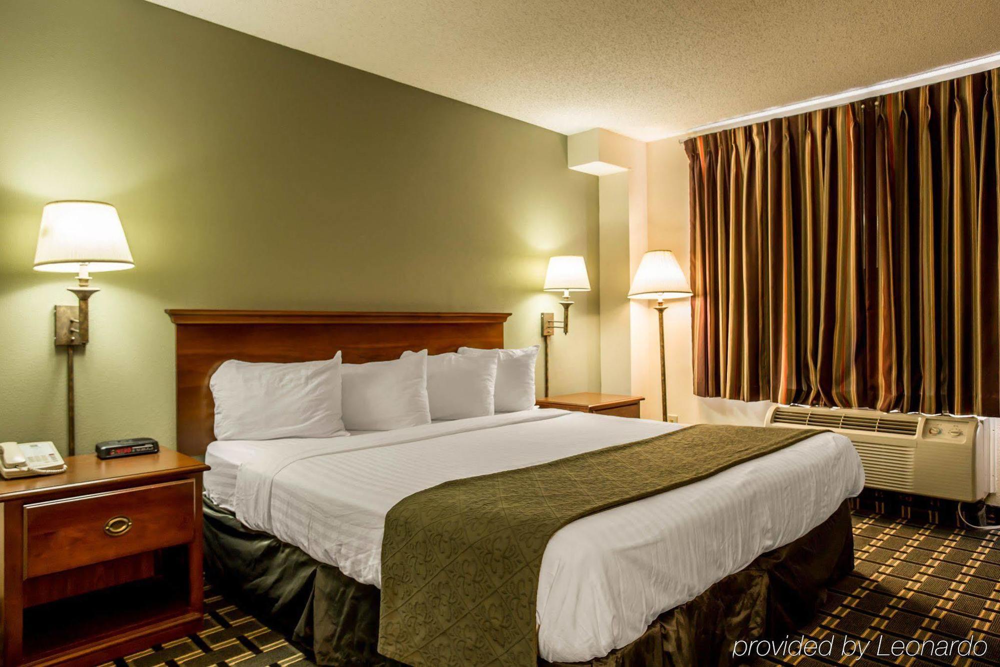 Quality Inn Huntersville Near Lake Norman Exterior photo