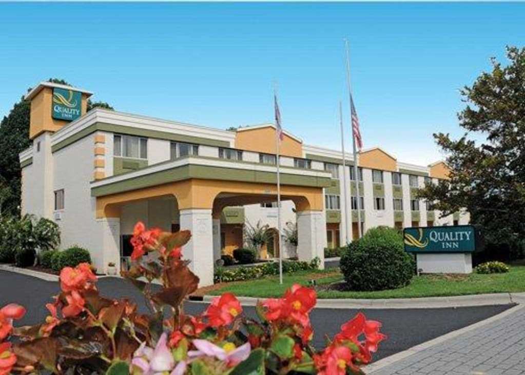 Quality Inn Huntersville Near Lake Norman Exterior photo