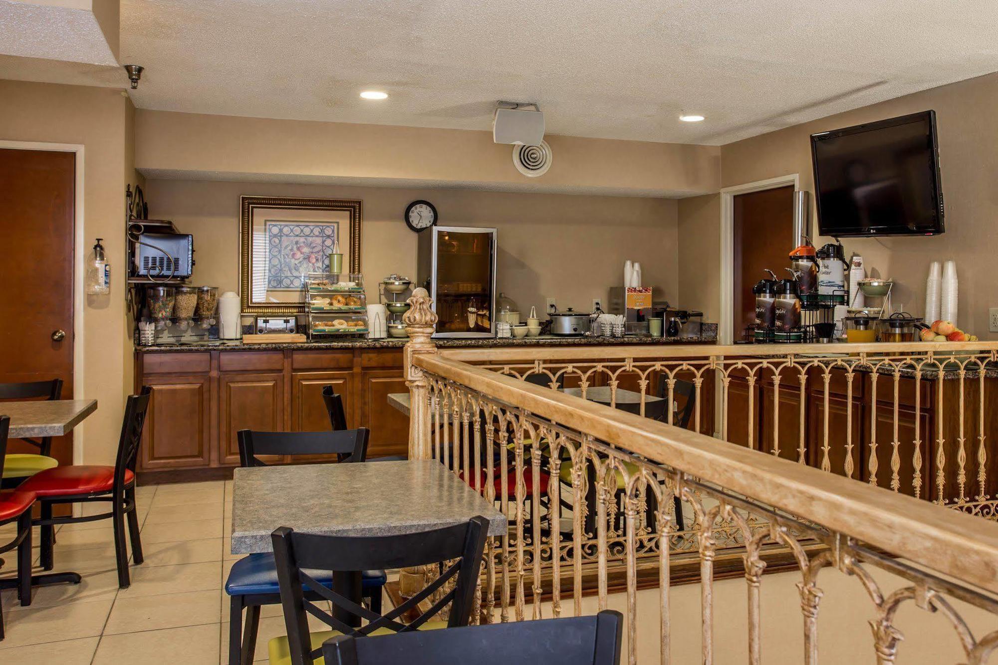 Quality Inn Huntersville Near Lake Norman Exterior photo