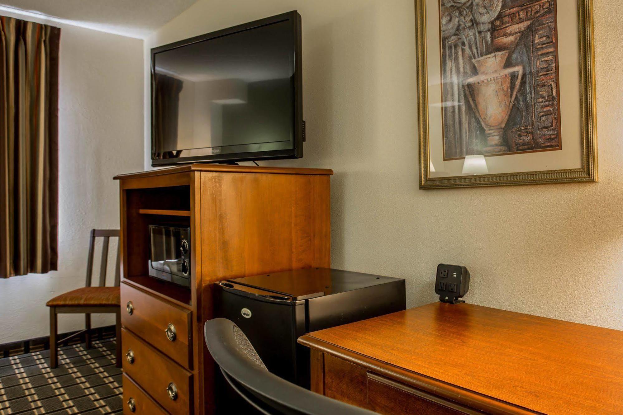 Quality Inn Huntersville Near Lake Norman Exterior photo